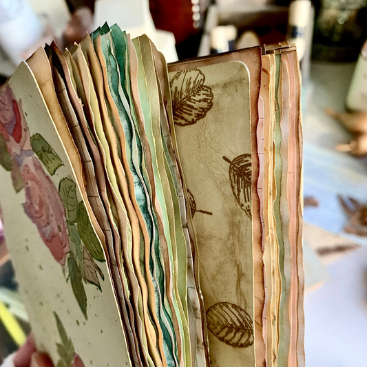 Tracce di foglie, sogni e inchiostro